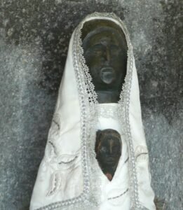 Vierge noire et courant tellurique