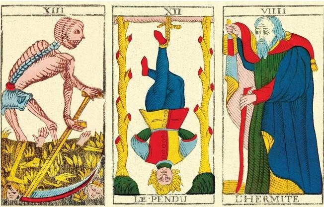 combinaison cartes tarot asn pendu hermite dans un tirage