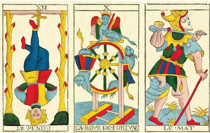 association cartes tarot pendu - roue - mât